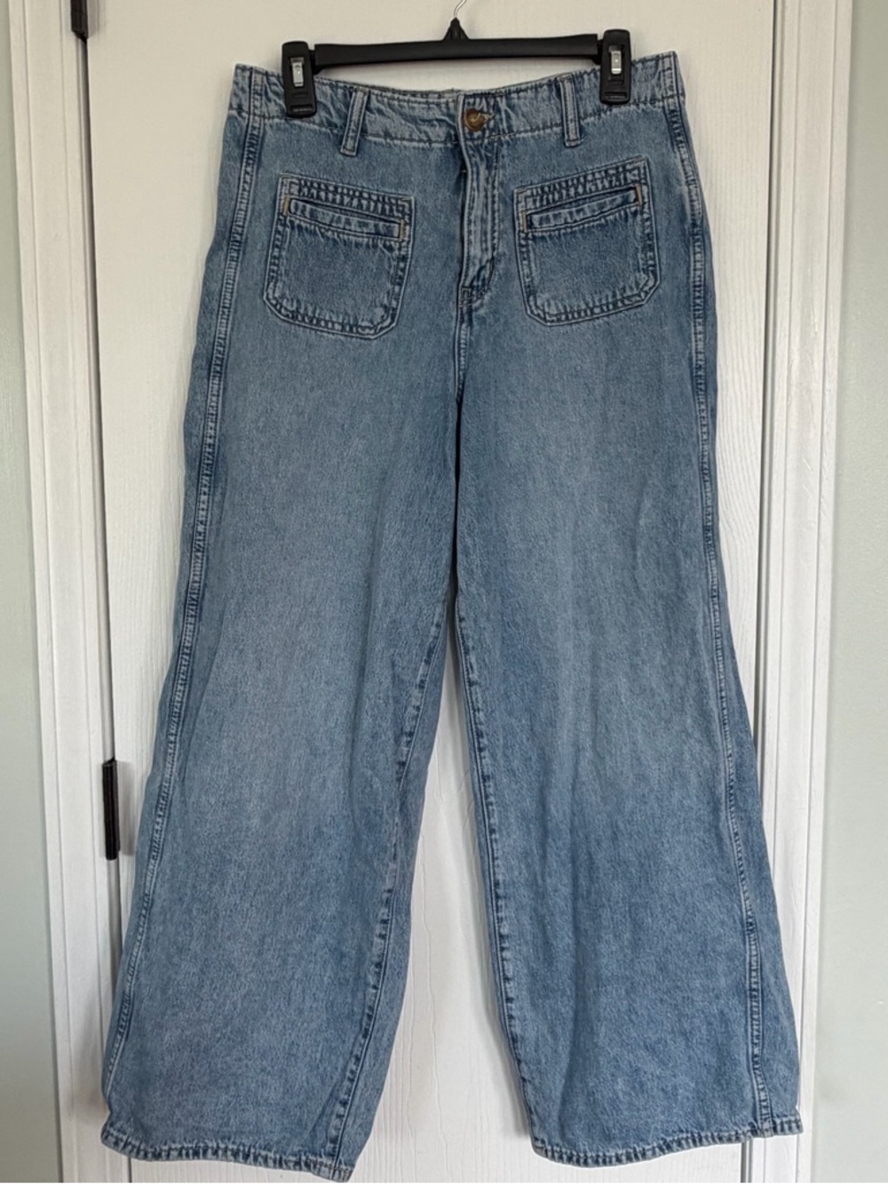 Old Navy high rise baggy wide leg jeans women’s 8 light blue wash EUC